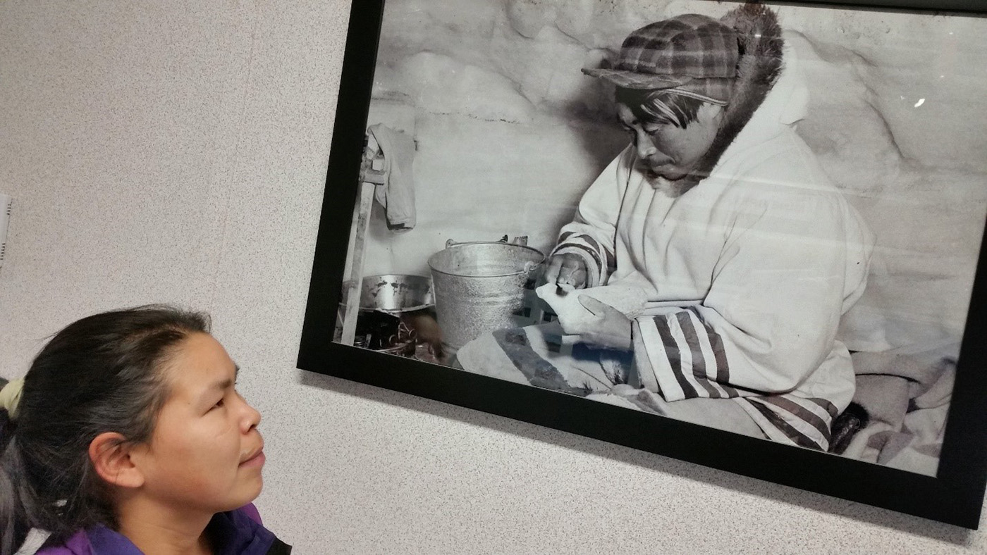 Eva Geetah looks at pic of grandfather Eetooloopak